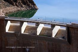 Image du Maroc Professionnelle de  Le barrage Laghrasse "dit barrage Hassan II", il se situe à 50 km au sud est de Taourirte au nord du Maroc, Samedi 10 Février 2006, ce barrage fournit en eau potable  le barrage Mohammed V qui sert de lien pour Machraa Hammadi,  ce dernier permet l'approvisionnement des centre de Taourirte et El Aïoun Sidi Mellouk. (Photo / Abdeljalil Bounhar) 